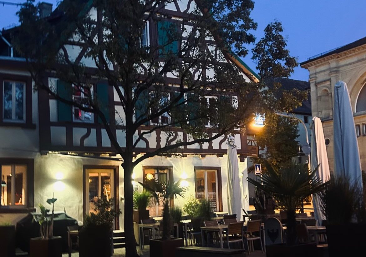 Das Fachwerkhaus vom Servus Anni am Abend