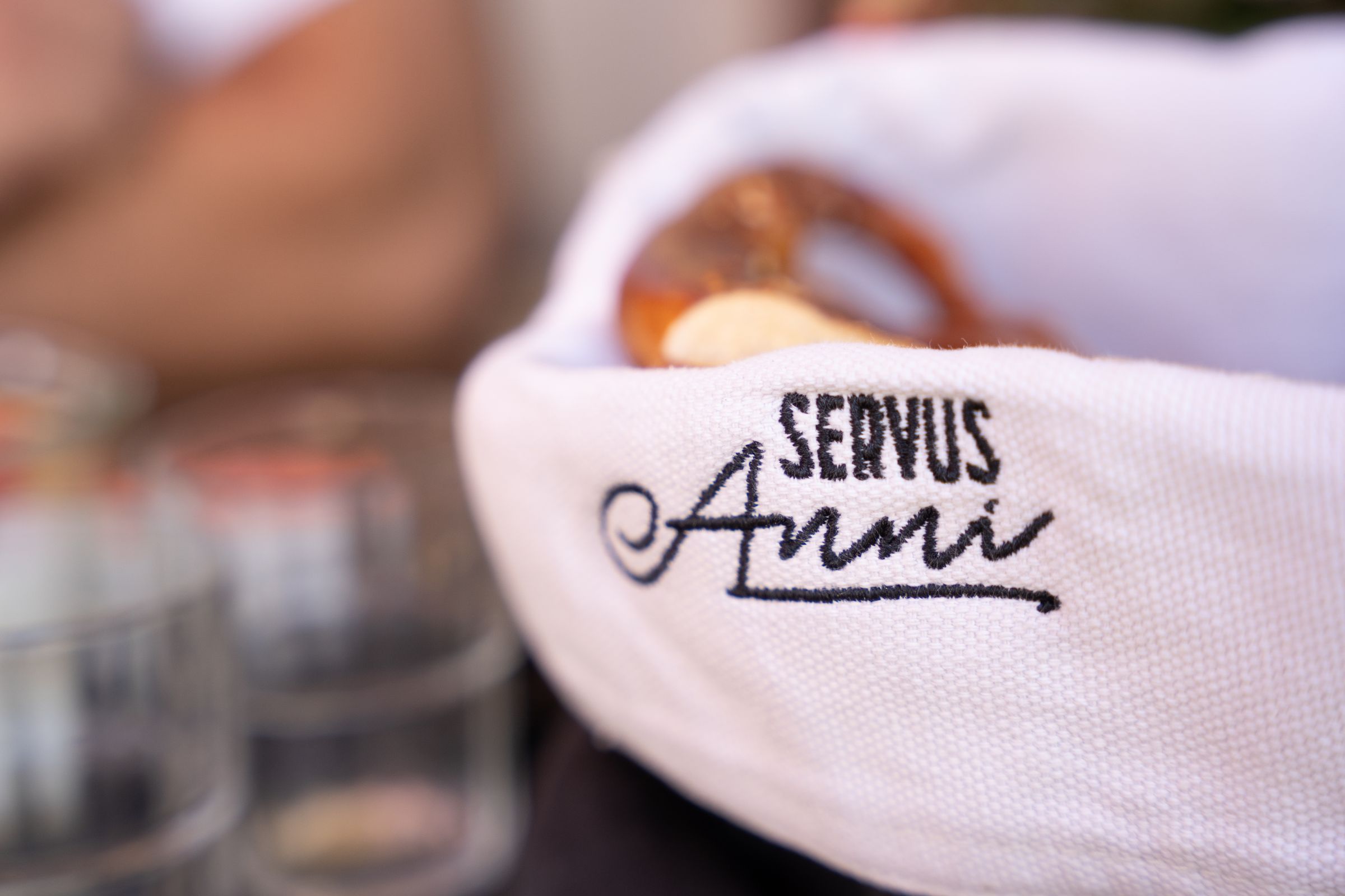 Brotkorb mit Servus-Anni-Logo