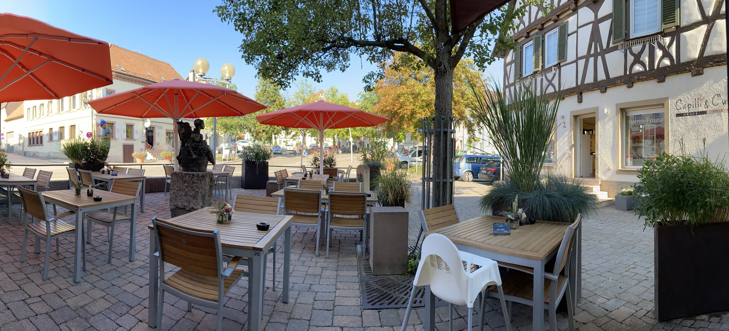 Terrasse vom Servus Anni am Marktplatz Heidelsheim