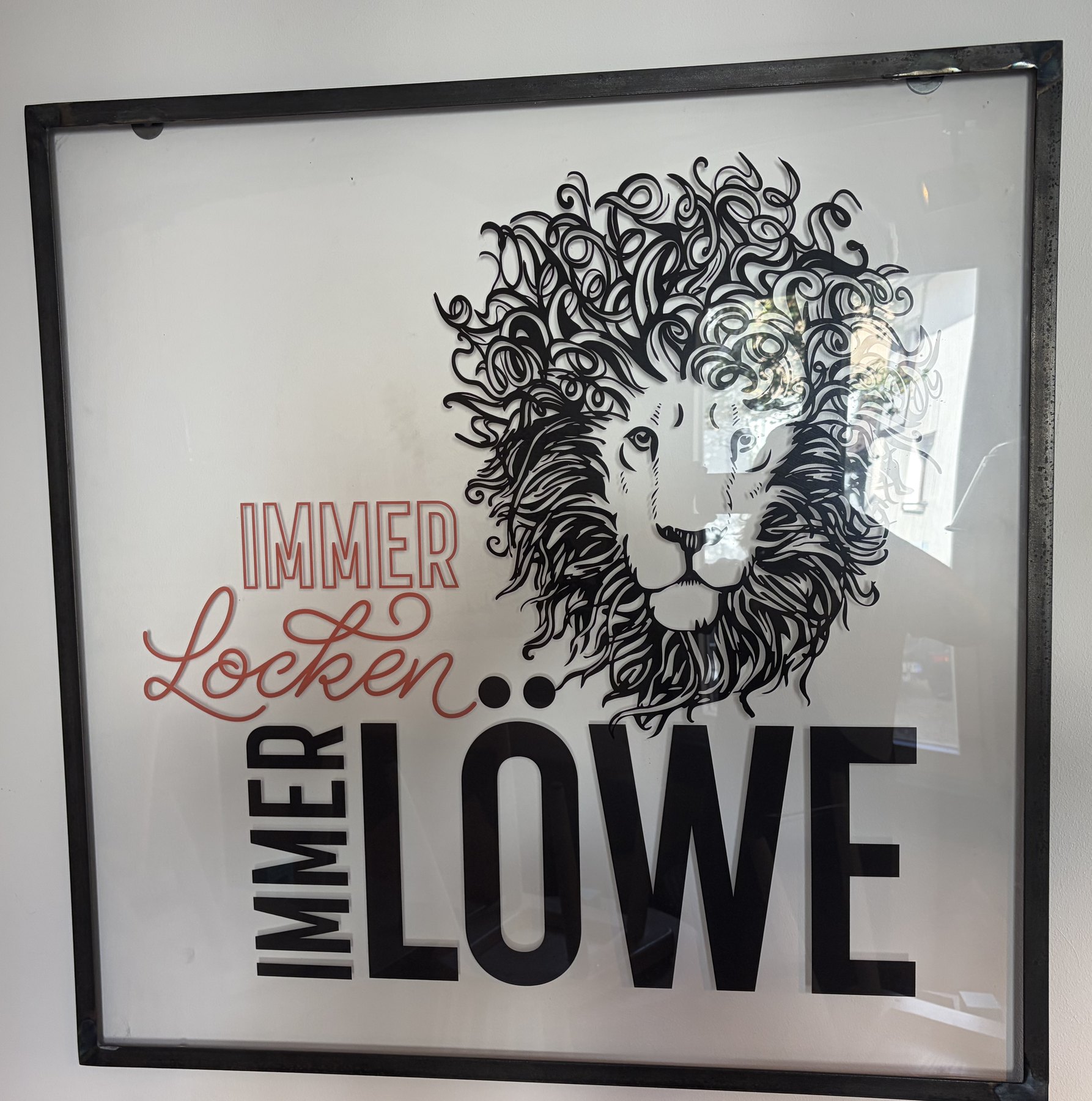 Wandbild Immer Locken immer Löwe im Servus Anni