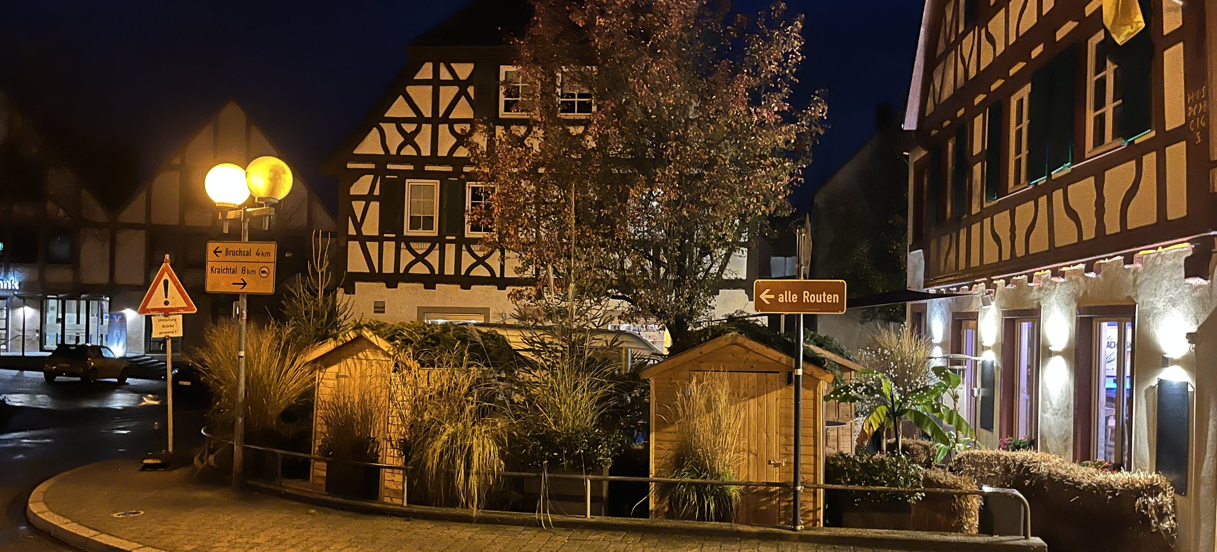 Weihnachtsmarkt am Servus Anni zur blauen Stunde